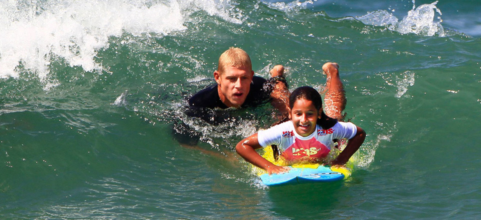 Fanning faz a alegria da garotada do Recreio